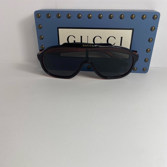 New -GUCCI Grey Mirror Shield Men's Sunglasses
GG1038S 001 99 - Picture 9 of 12